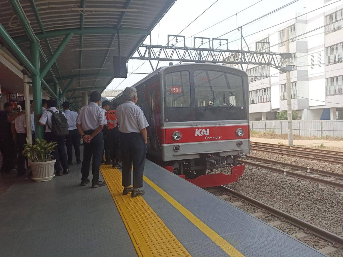 Stasiun JIS Resmi Beroperasi Hari Ini dengan Satu Peron 