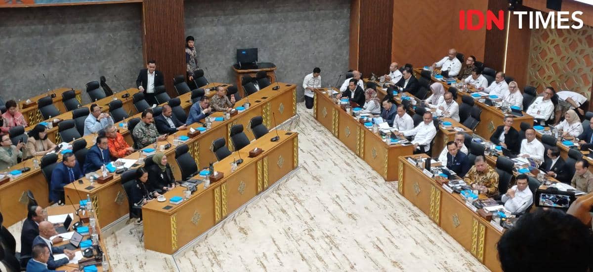 Rapat kerja Banggar DPR RI terkait Rancangan Anggaran Pendapatan dan Belanja Negara (RAPBN) Tahun Anggaran 2027 di Kompleks Parlemen, Senaya