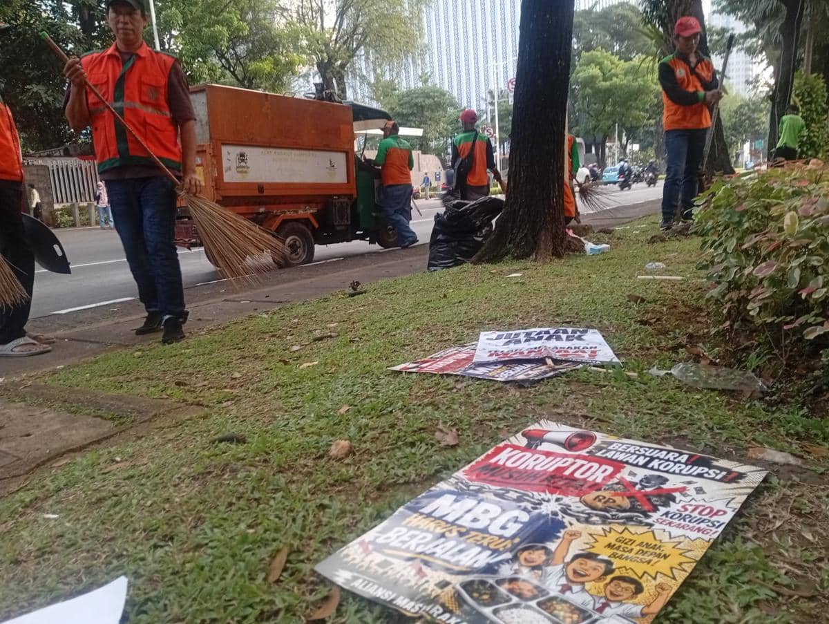 Aksi Dukung MBG Tinggalkan Sampah, Monas dan Merdeka Selatan Jadi Kumuh