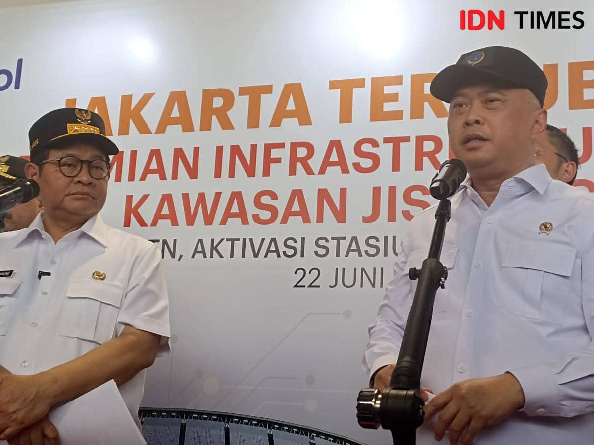 Gubernur DKI Jakarta Pranono Anung dan Menteri Perhubungan Dudy Purwagandhi meresmikan stasiun JIS, di Jakut, Senin (22/6/2026). (IDN Times/