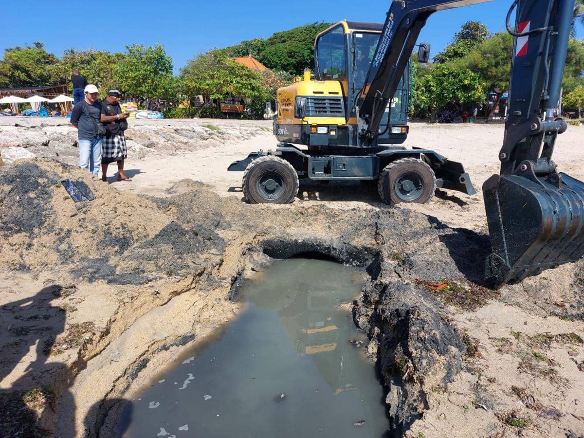 Air Diduga Limbah di Pantai Segara Ayu Diuji di Laboratorium