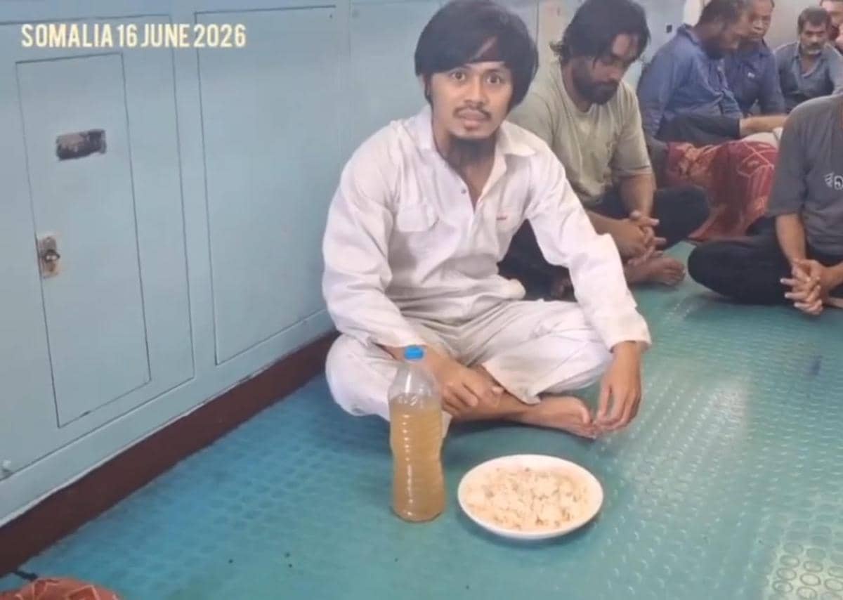 Kapten MT Honour 25, Azhari Samadikun, yang ditawan perompak bersenjata di perariran Somalia. (Dok. IDN Times/Istimewa)