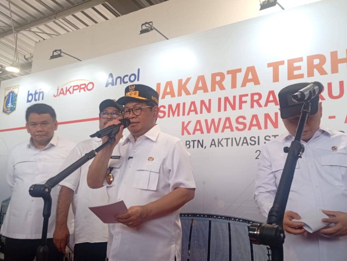 Gubernur DKI Jakarta Pranono Anung dan Menteri Perhubungan Dudy Purwagandhi meresmikan stasiun JIS, di Jakut, Senin (22/6/2026). (IDN Times/