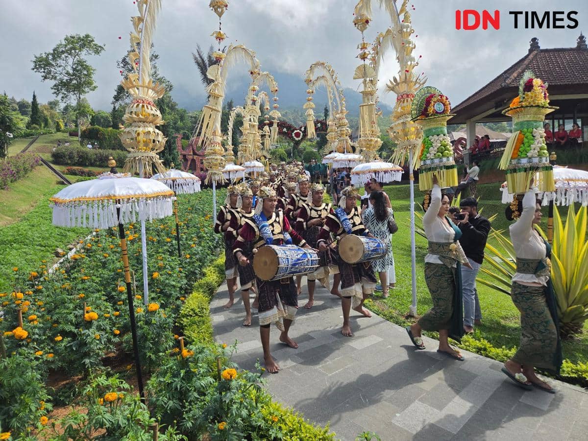 Pertunjukan baleganjur di The Blooms Garden (IDNTimes/Wira Sanjiwani)