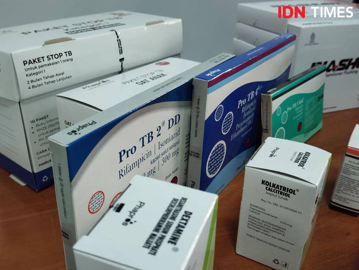 Sejumlah obat TBC produksi PT Phapros Tbk. (IDN Times/Dhana Kencana)