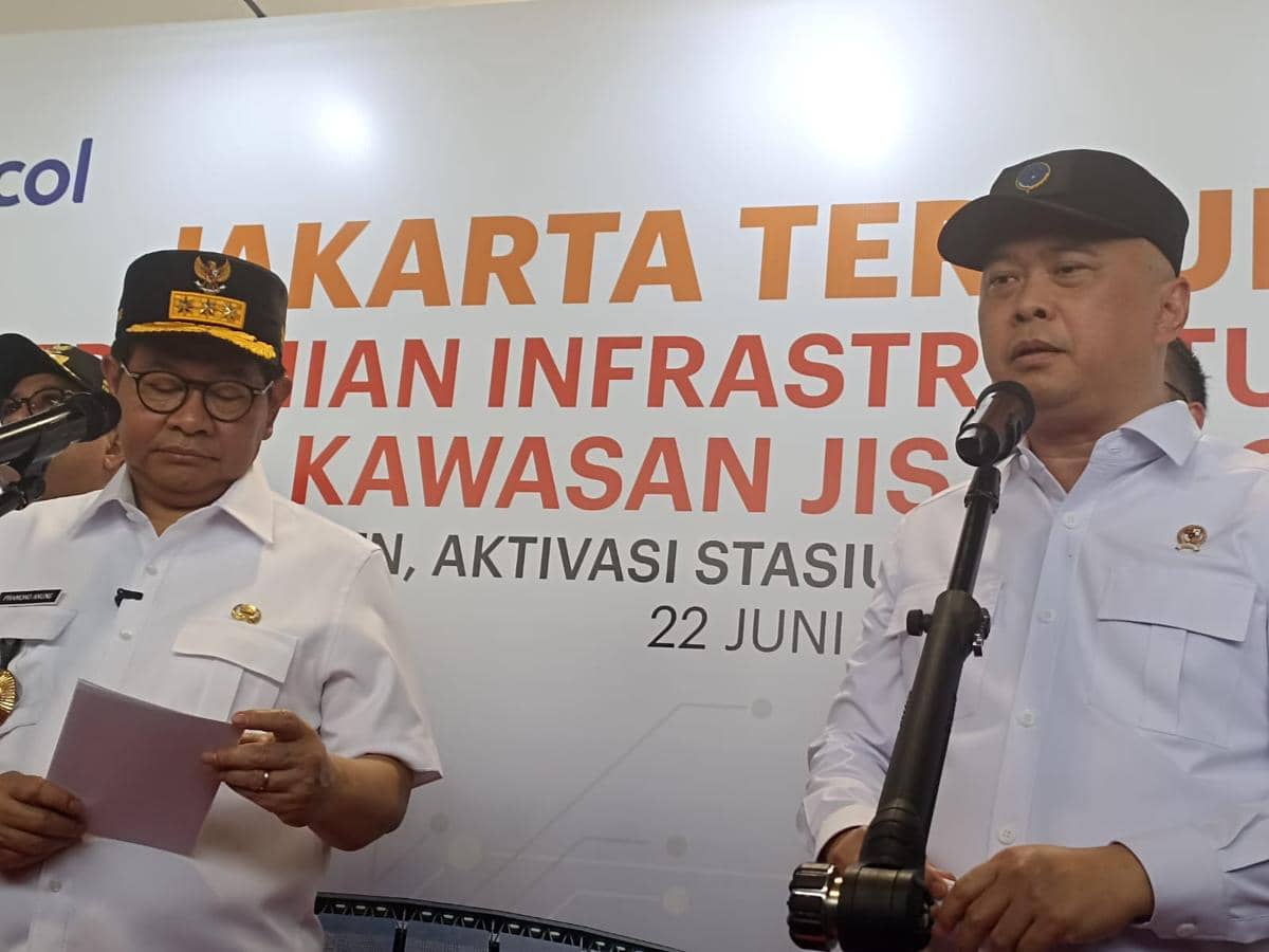 Gubernur DKI Jakarta Pranono Anung dan Menteri Perhubungan Dudy Purwagandhi meresmikan stasiun JIS, di Jakut, Senin (22/6/2026). (IDN Times/