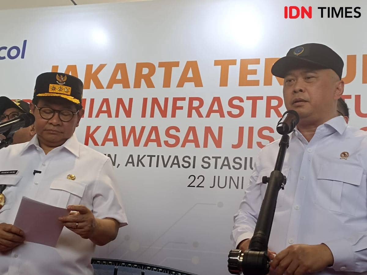 Gubernur DKI Jakarta Pranono Anung dan Menteri Perhubungan Dudy Purwagandhi meresmikan stasiun JIS, di Jakut, Senin (22/6/2026). (IDN Times/