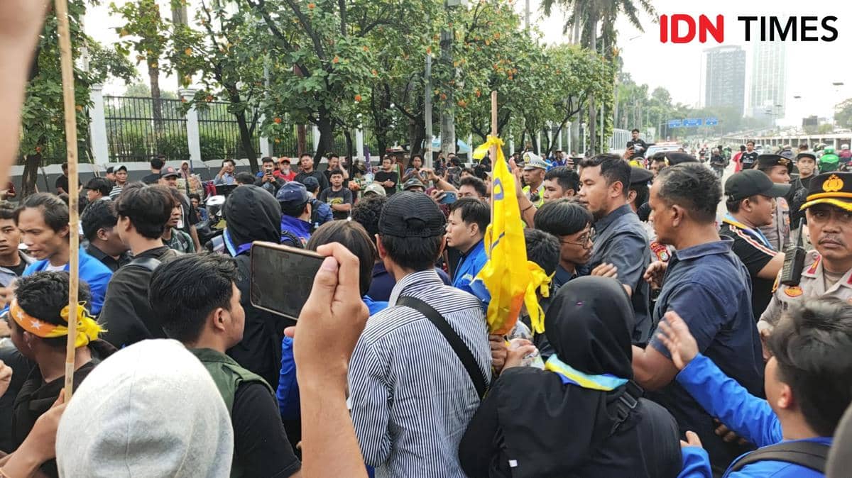 AKBP Adri Patah Kaki saat Amankan Demo PMII di Depan DPR