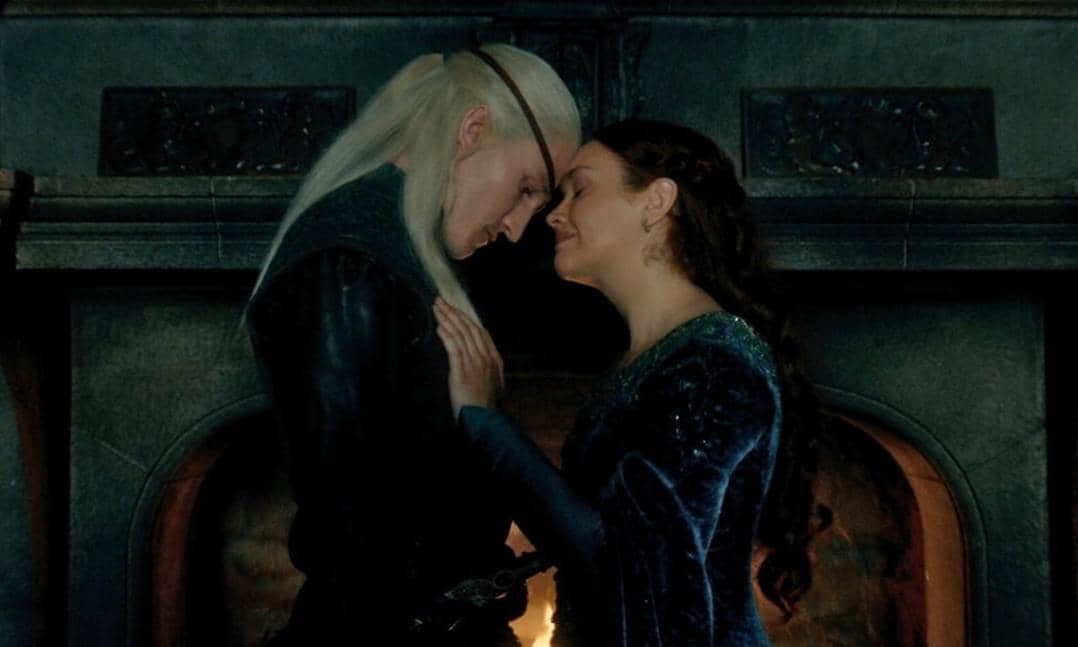 Ewan Mitchell Soal Lakoni Adegan Mencium 'Ibu' di House Of The Dragon S3