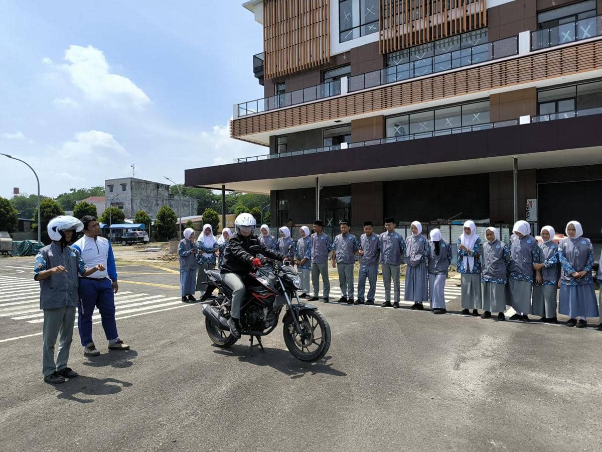 Safety Riding Education For Senior High School, Cegah Kecelakaan di Jalan