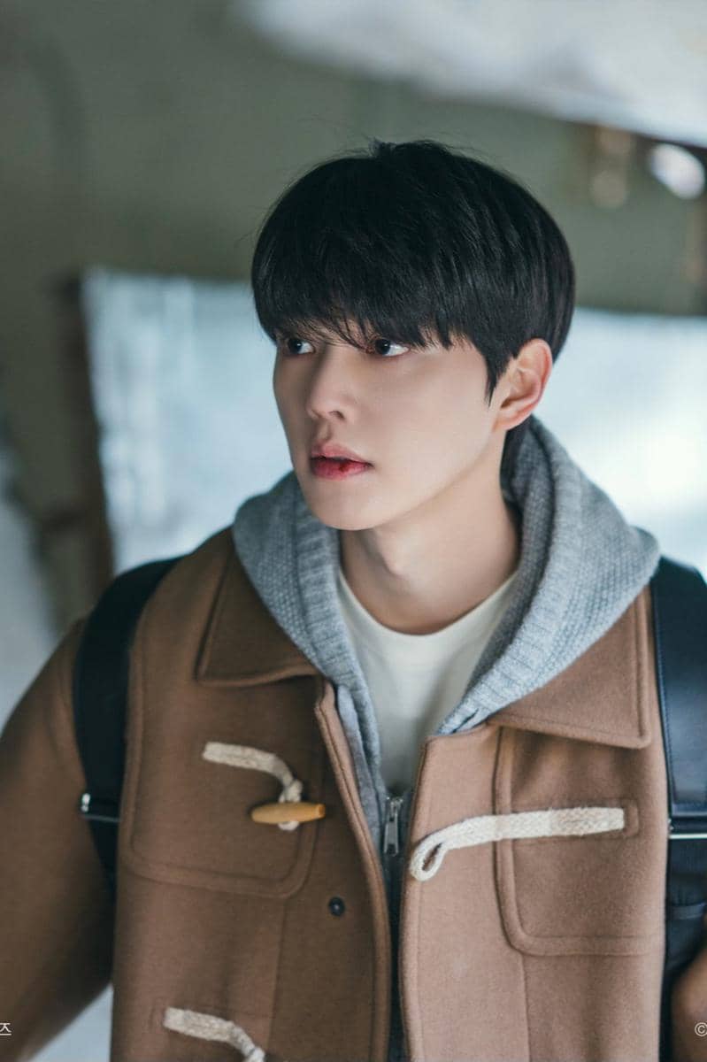 Still cut Song Kang di drakor Four Hands