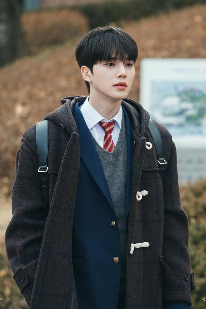 Still cut Song Kang di drakor Four Hands