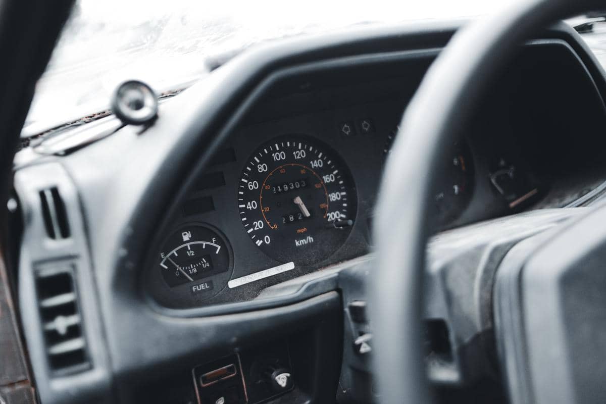 ilustrasi odometer mobil