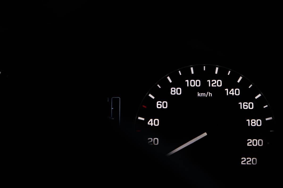 ilustrasi odometer mobil
