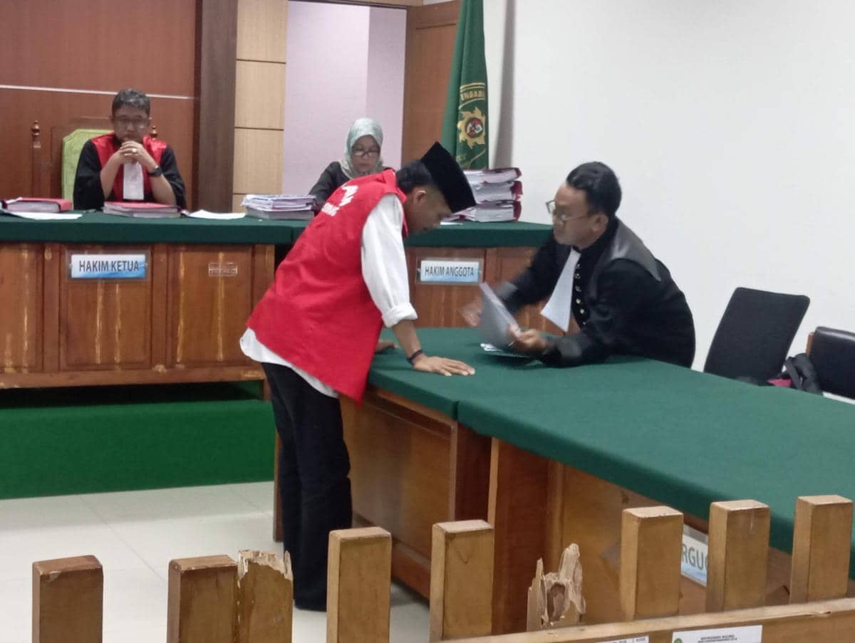 Mahasiswa yang bakar pos polisi saat demo Agustus tengah mendengarkan tuntutan (Dok. Khaerul Anwar)