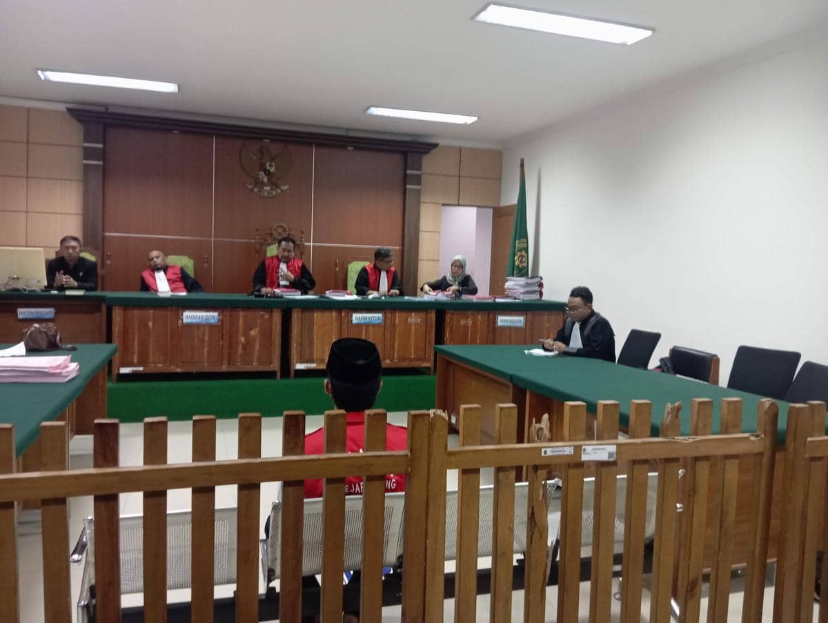 Mahasiswa yang bakar pos polisi saat demo Agustus tengah mendengarkan tuntutan (Dok. Khaerul Anwar)