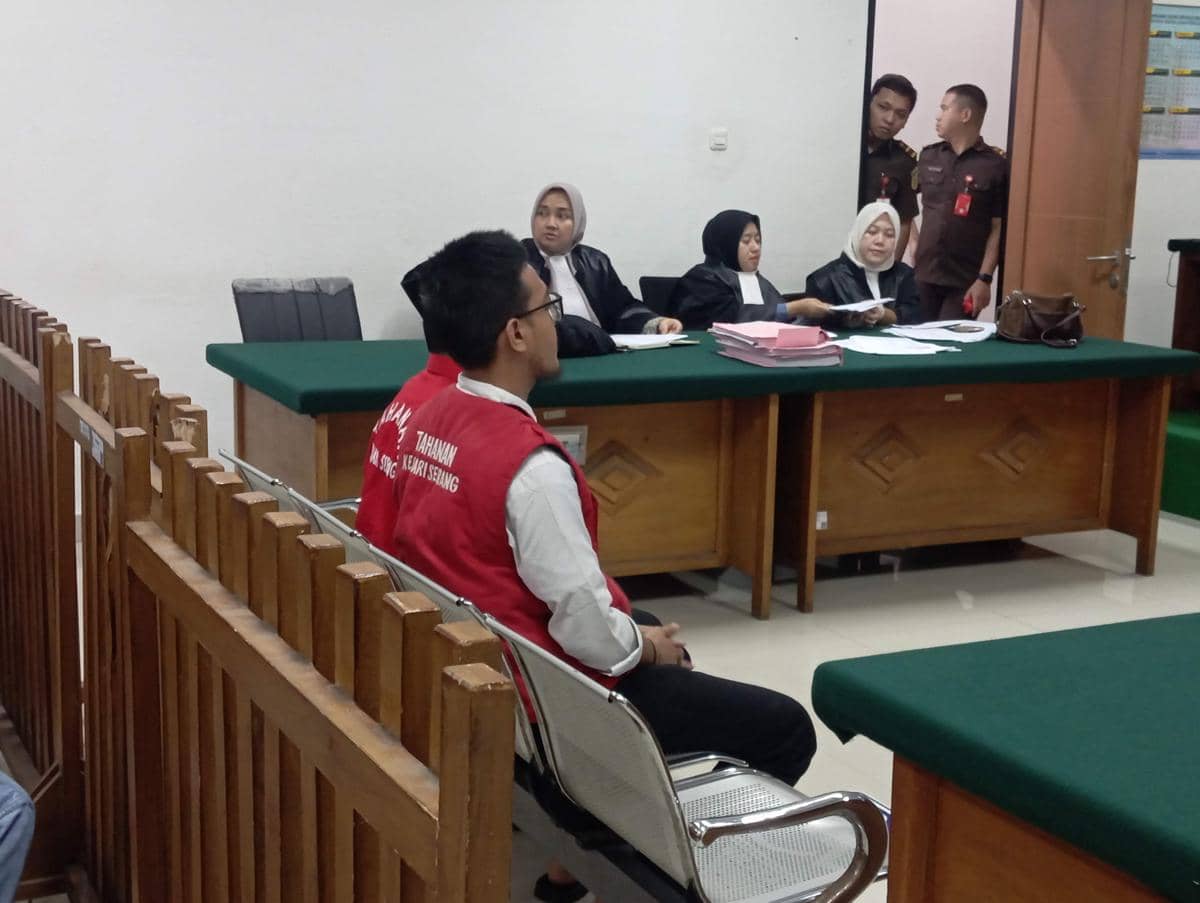 Pendemo Bakar Pos Polisi di Serang Dituntut 5-8 Bulan Penjara