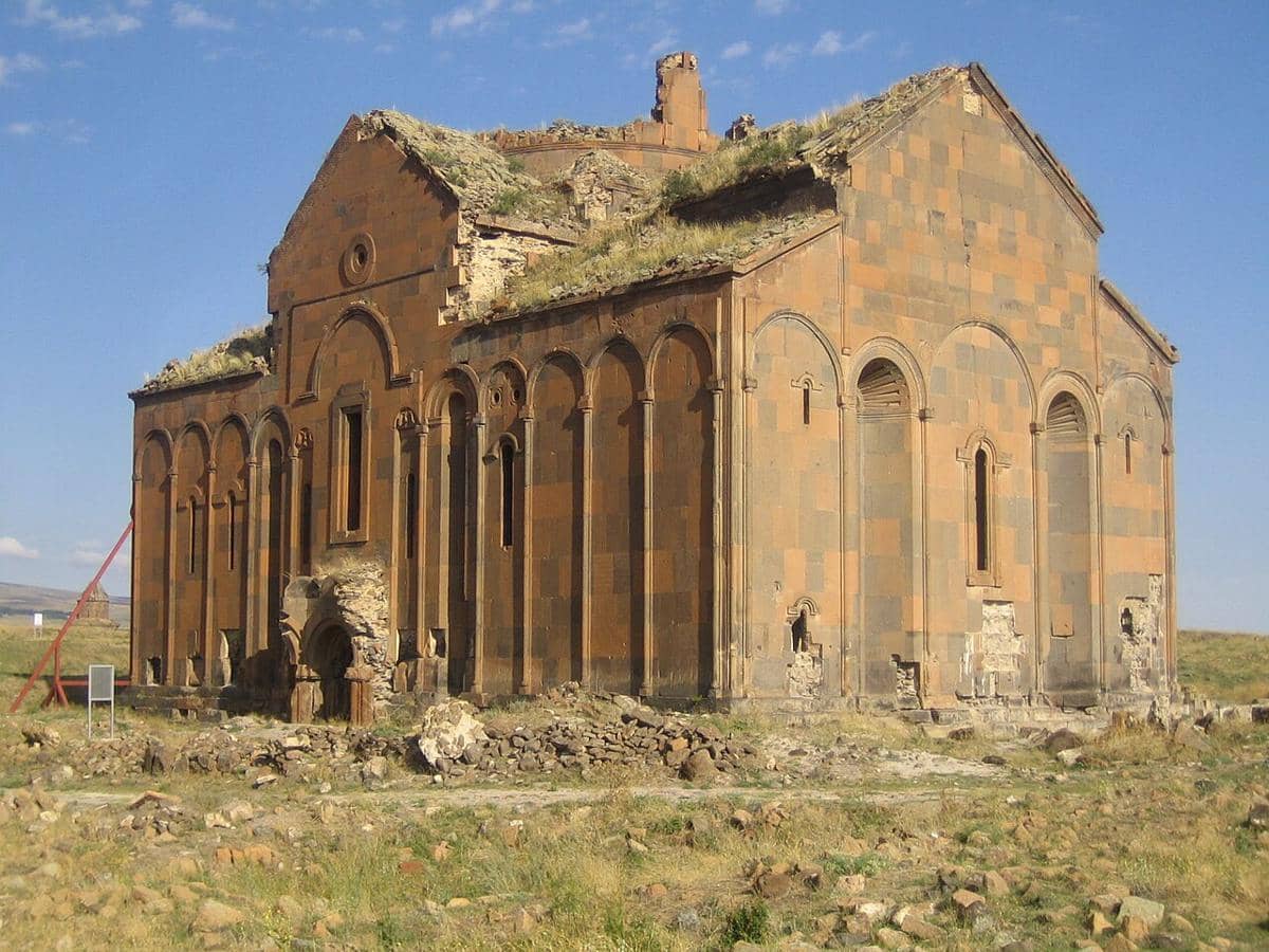 potret bangunan katedral di Ani