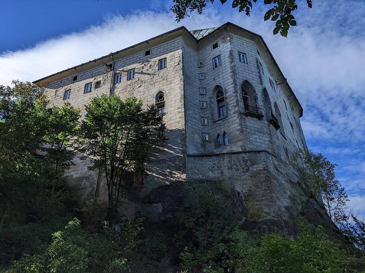 4 Fakta Unik Houska Castle, Benteng Kuat tapi Menghadap ke Dalam