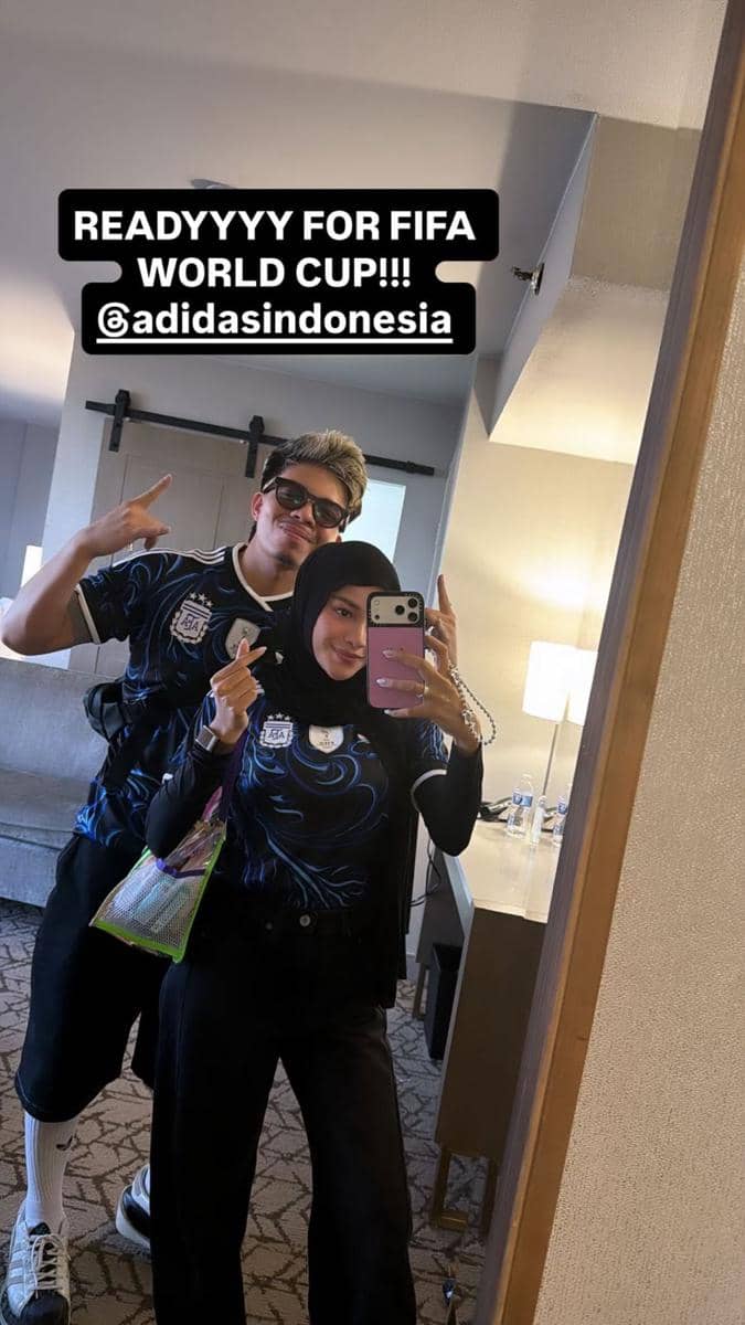 Aurel dan Atta Nonton Argentina di Piala Dunia (instagram.com/aurelie.hermansyah)