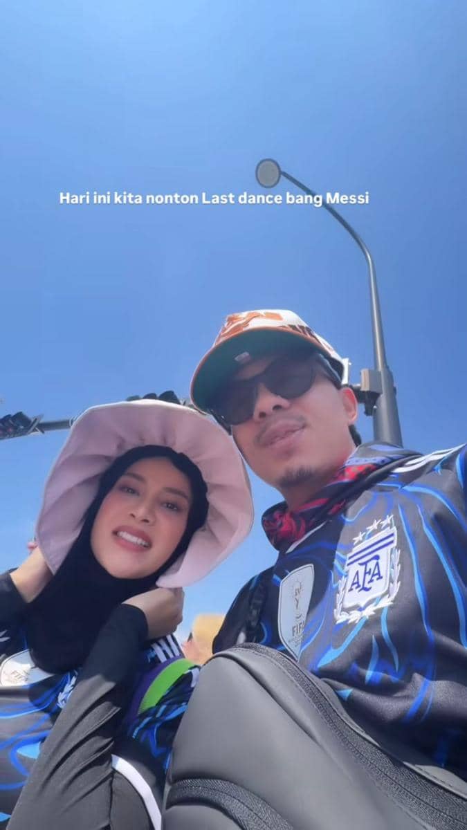 Aurel dan Atta Nonton Argentina di Piala Dunia (instagram.com/aurelie.hermansyah)