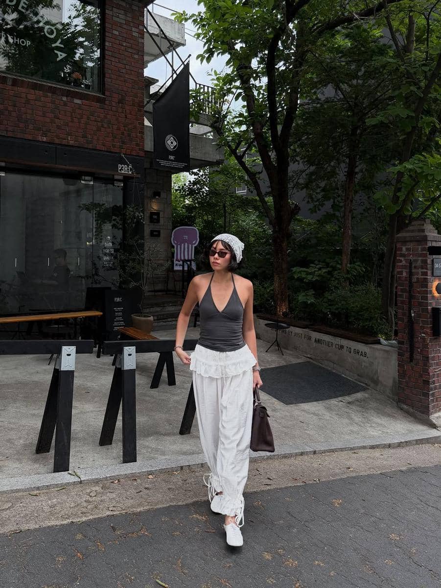 inspirasi outfit casual chic ala Olivia Lazuardy