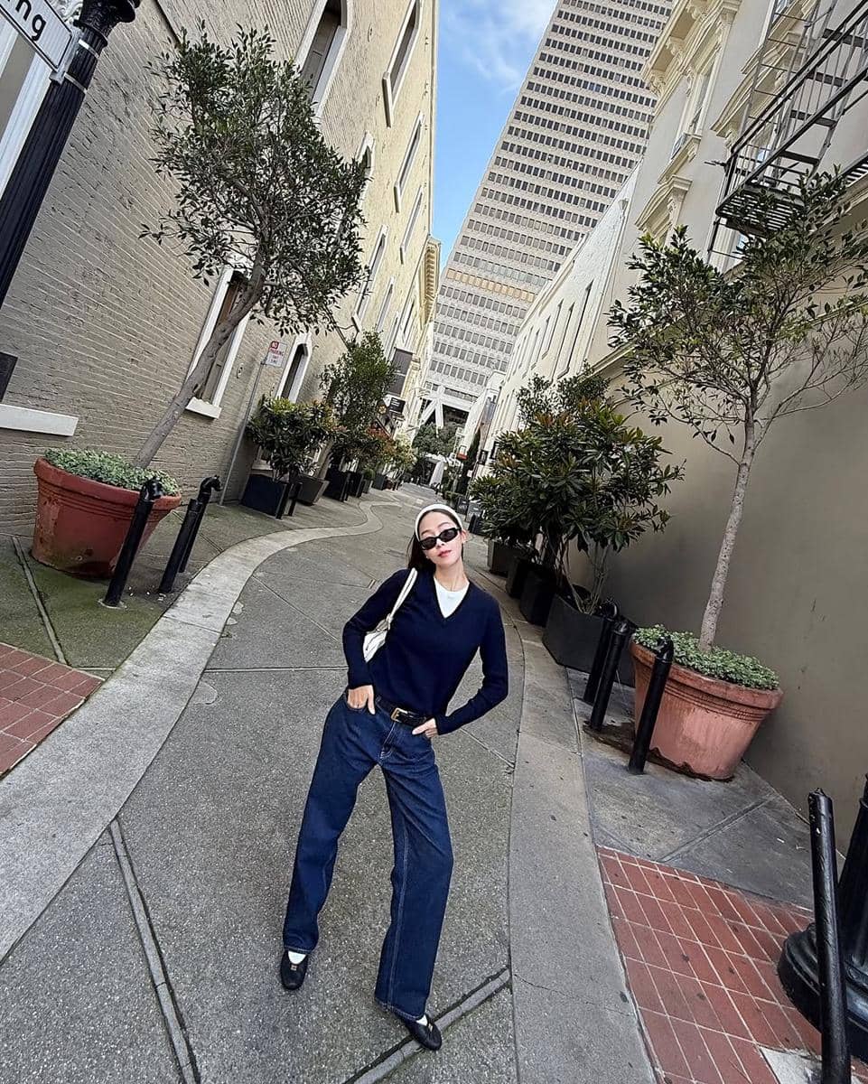 styling celana jeans terkini ala Jessica Jung