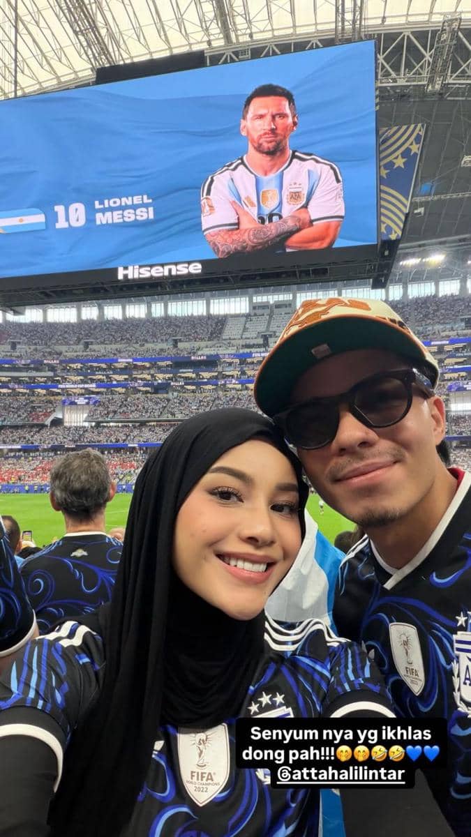 Aurel dan Atta Nonton Argentina di Piala Dunia (instagram.com/aurelie.hermansyah)