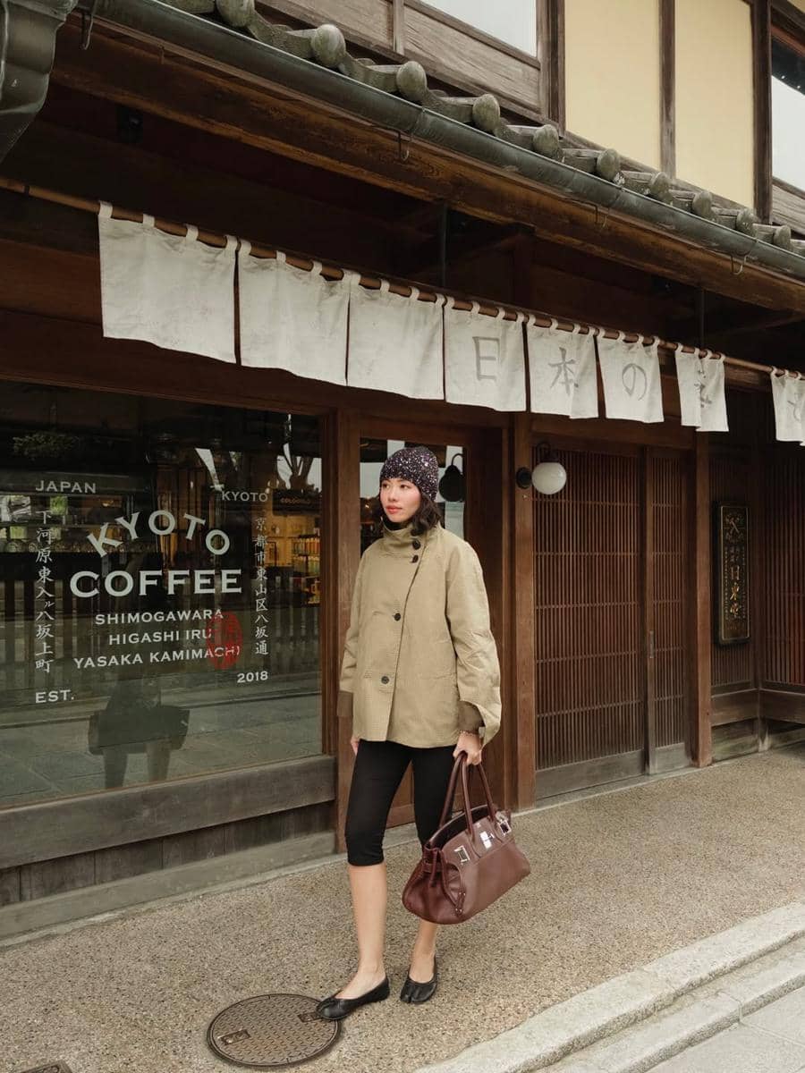 inspirasi outfit casual chic ala Olivia Lazuardy