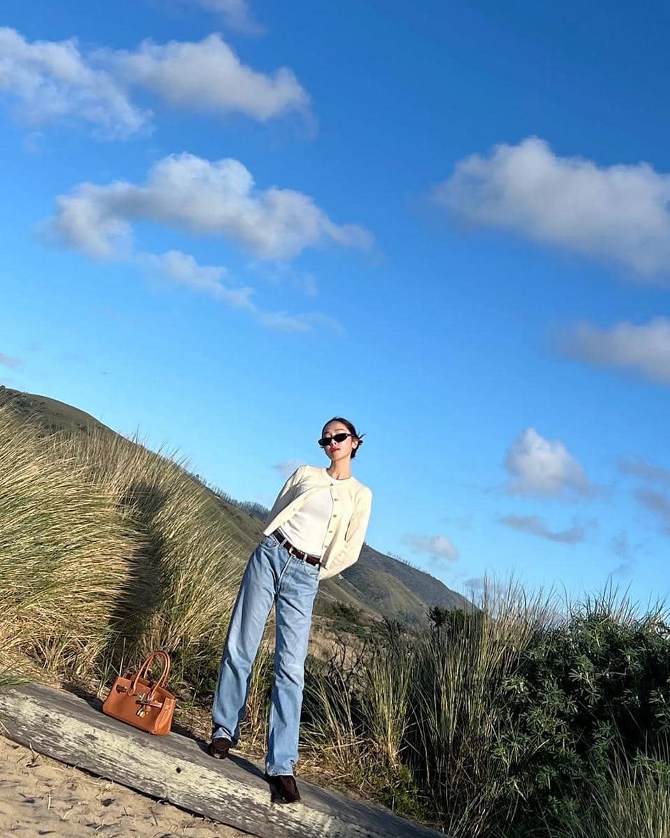 styling celana jeans terkini ala Jessica Jung