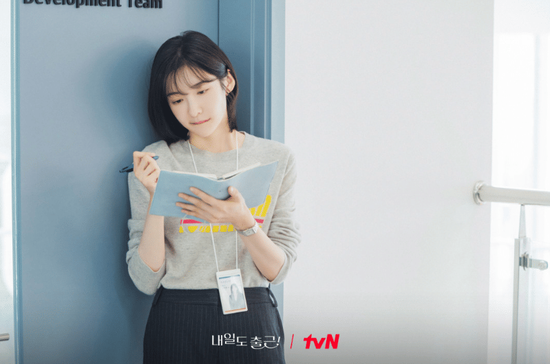 Park Ji Hyun di drama See You at Work Tomorrow!