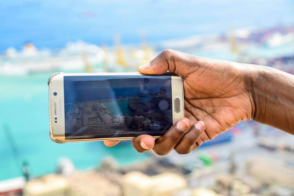 ilustrasi HP flagship Samsung