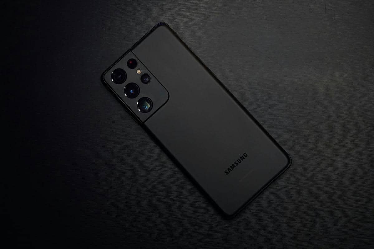 5 Fitur HP Flagship Samsung yang Tak Ada di HP Mid-Range Mereka