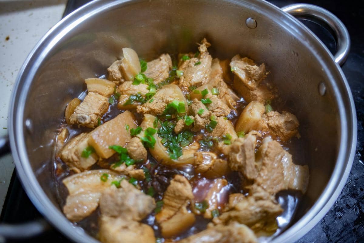 ilustrasi membuat mi kuah pork belly