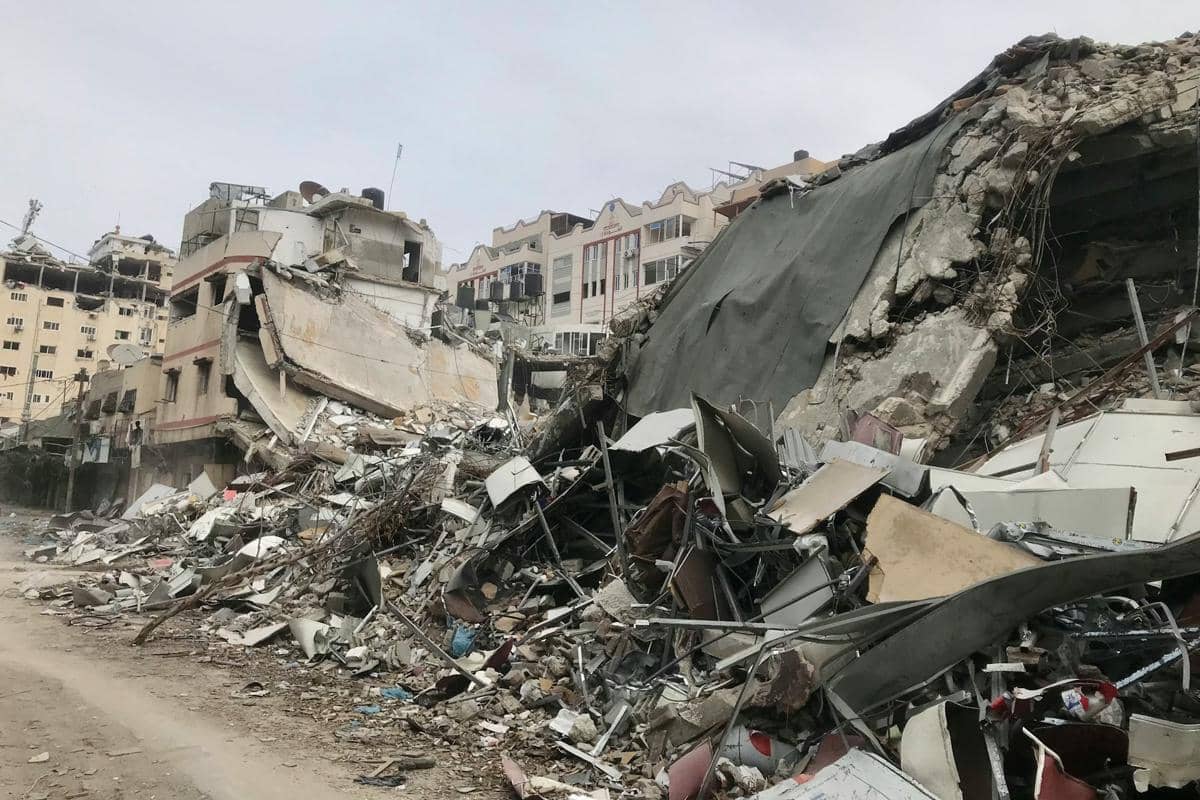 Sejumlah bangunan di Gaza hancur akibat diserang Israel.