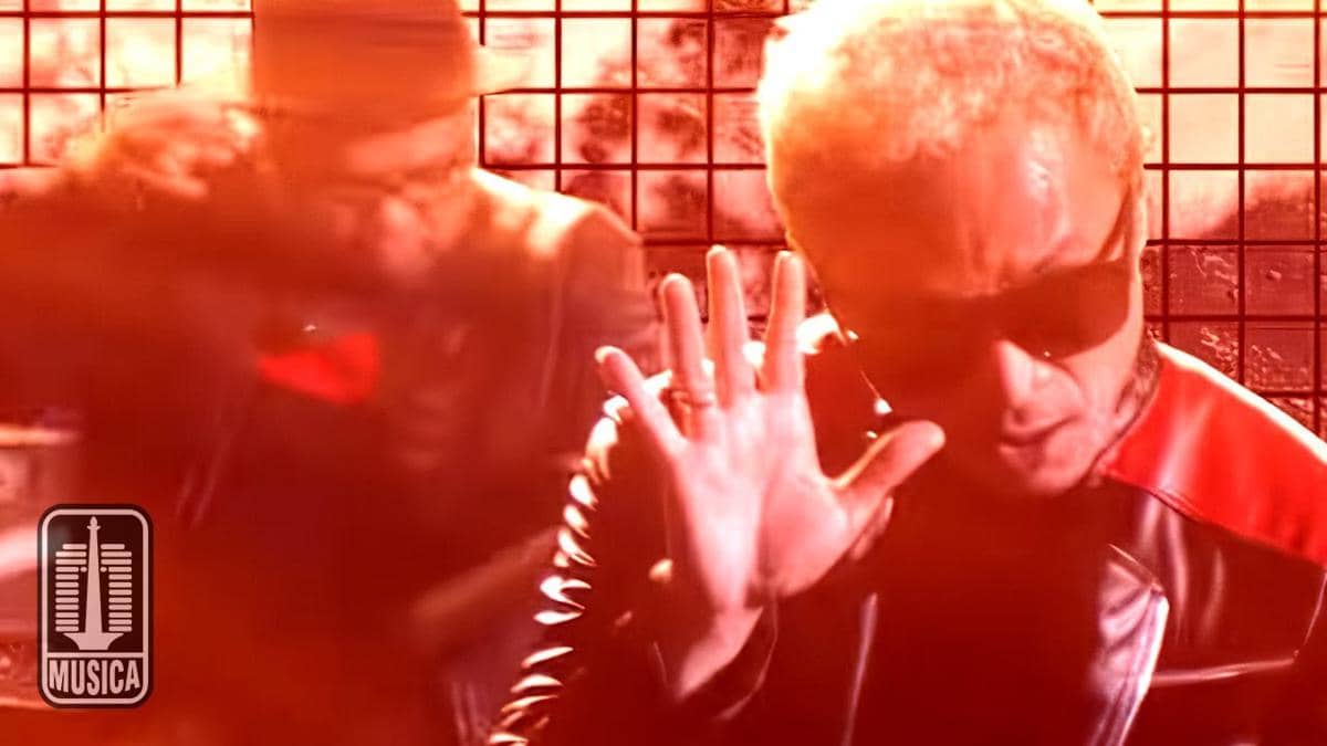 cuplikan video klip "Bangkit"