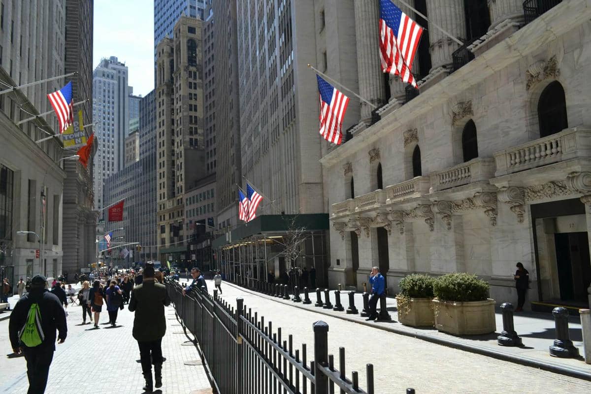 Mengapa Wall Street Begitu Berpengaruh? Simak Sejarah dan Fungsinya