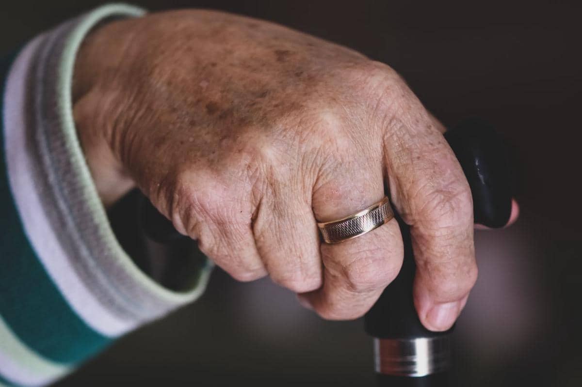 Orang yang terkena penyakit Parkinson. 