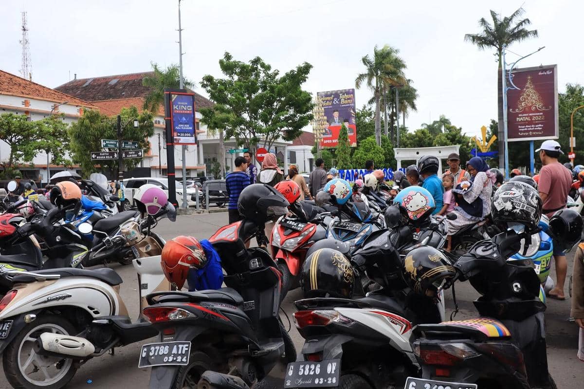 ilustrasi kendaraan bermotor, motor