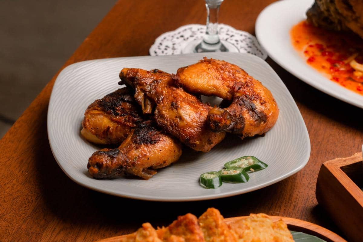 ilustrasi sajian chicken inasal