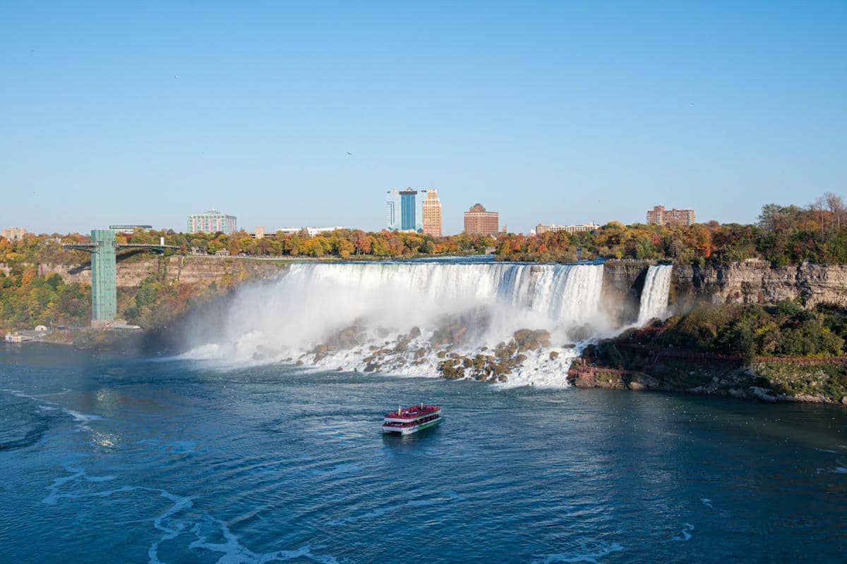 ilustrasi pemandangan Air Terjun Niagara 