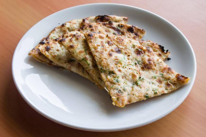 ilustrasi garlic naan