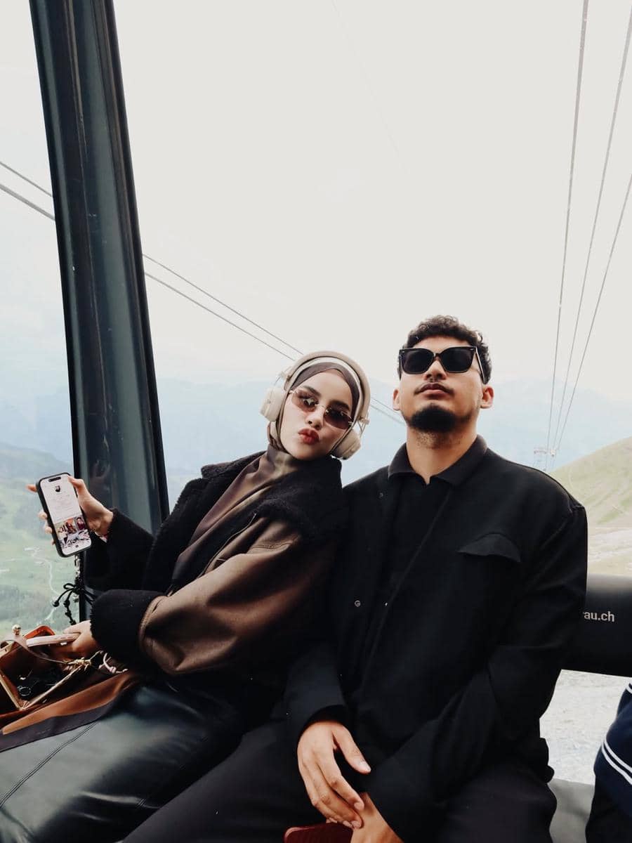 Emy Aghnia dan suami liburan ke Swiss
