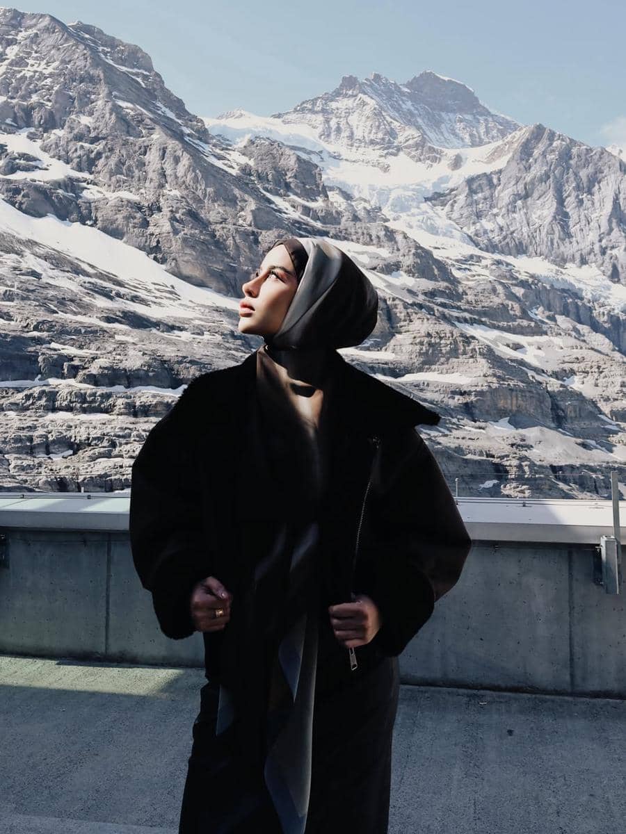Emy Aghnia dan suami liburan ke Swiss