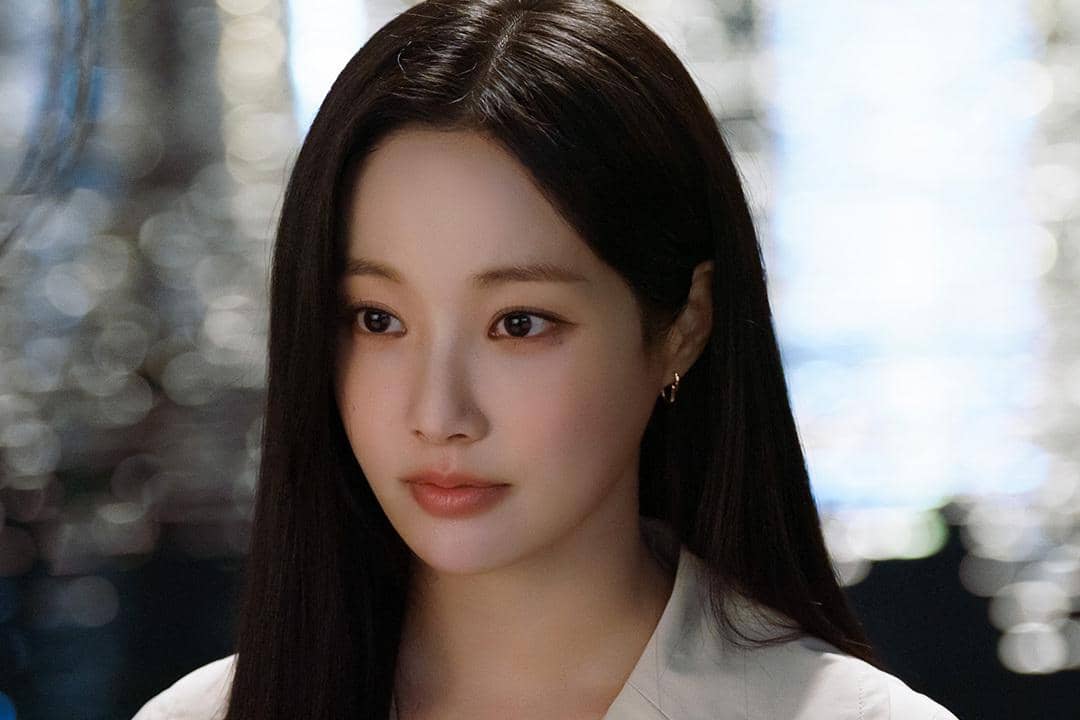 Yeonwoo di Love in Disguise