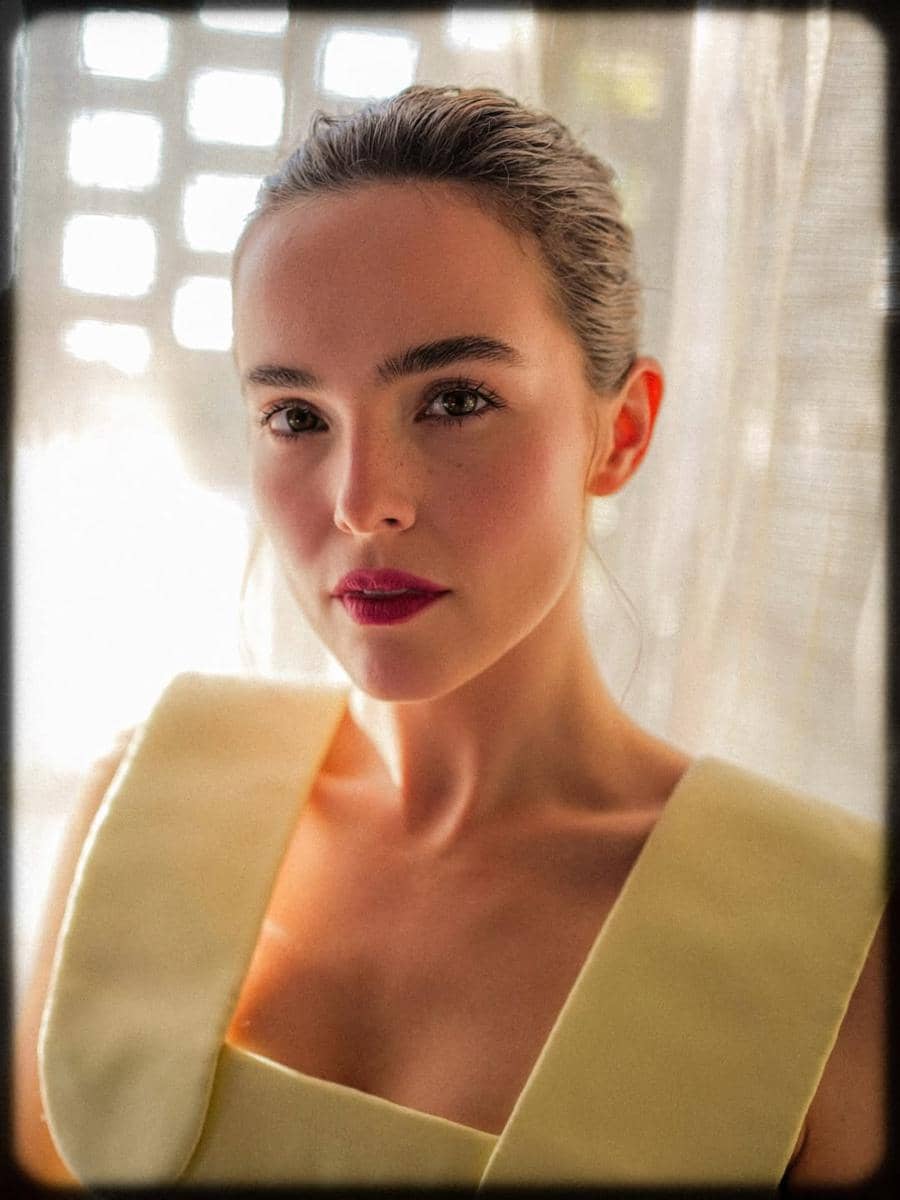 Ide makeup ala Zoey Deutch