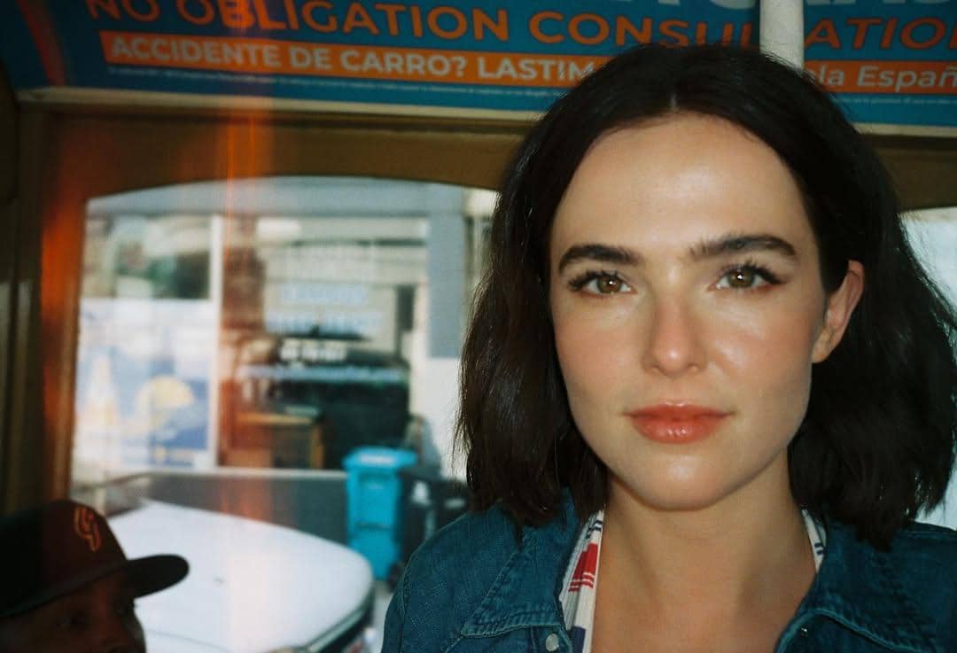 Ide makeup ala Zoey Deutch