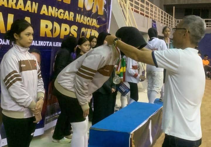 Atlet Muda Palembang Alya Rubiya Raih 2 Perak di Kejurnas Anggar 2026