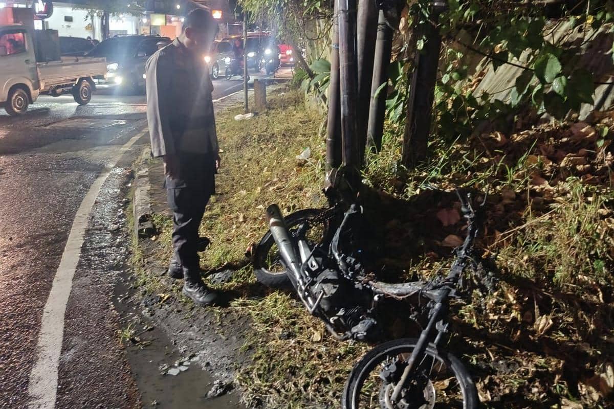 Sepeda Motor Terbakar di Jalan Imam Bonjol, Ini Penyebabnya