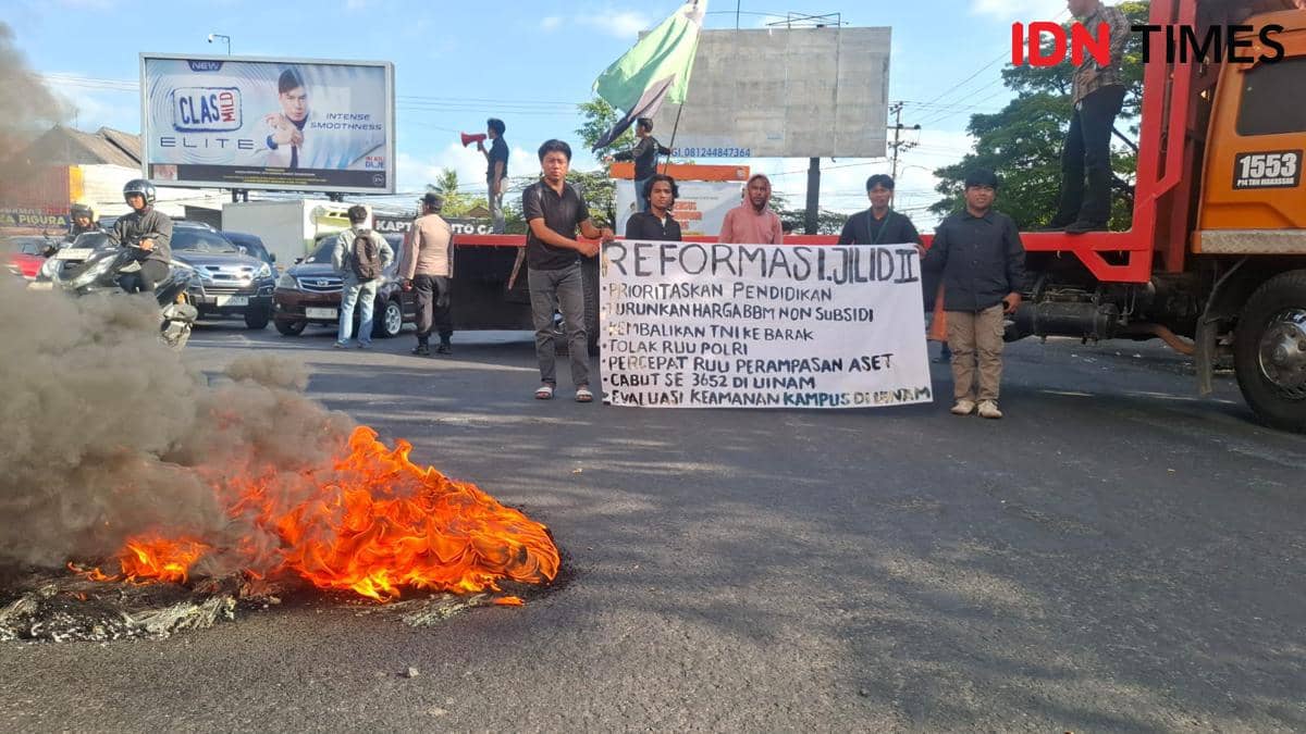 HMI Tutup Jalan di Makassar, Kritik MBG hingga Harga BBM
